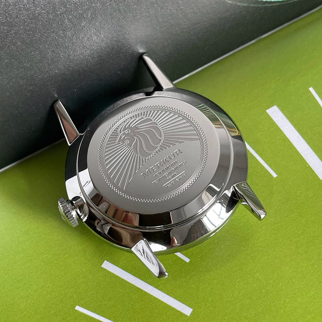 Thinner Designs Pierre Paulin Jumping Hour Watch - Image 3